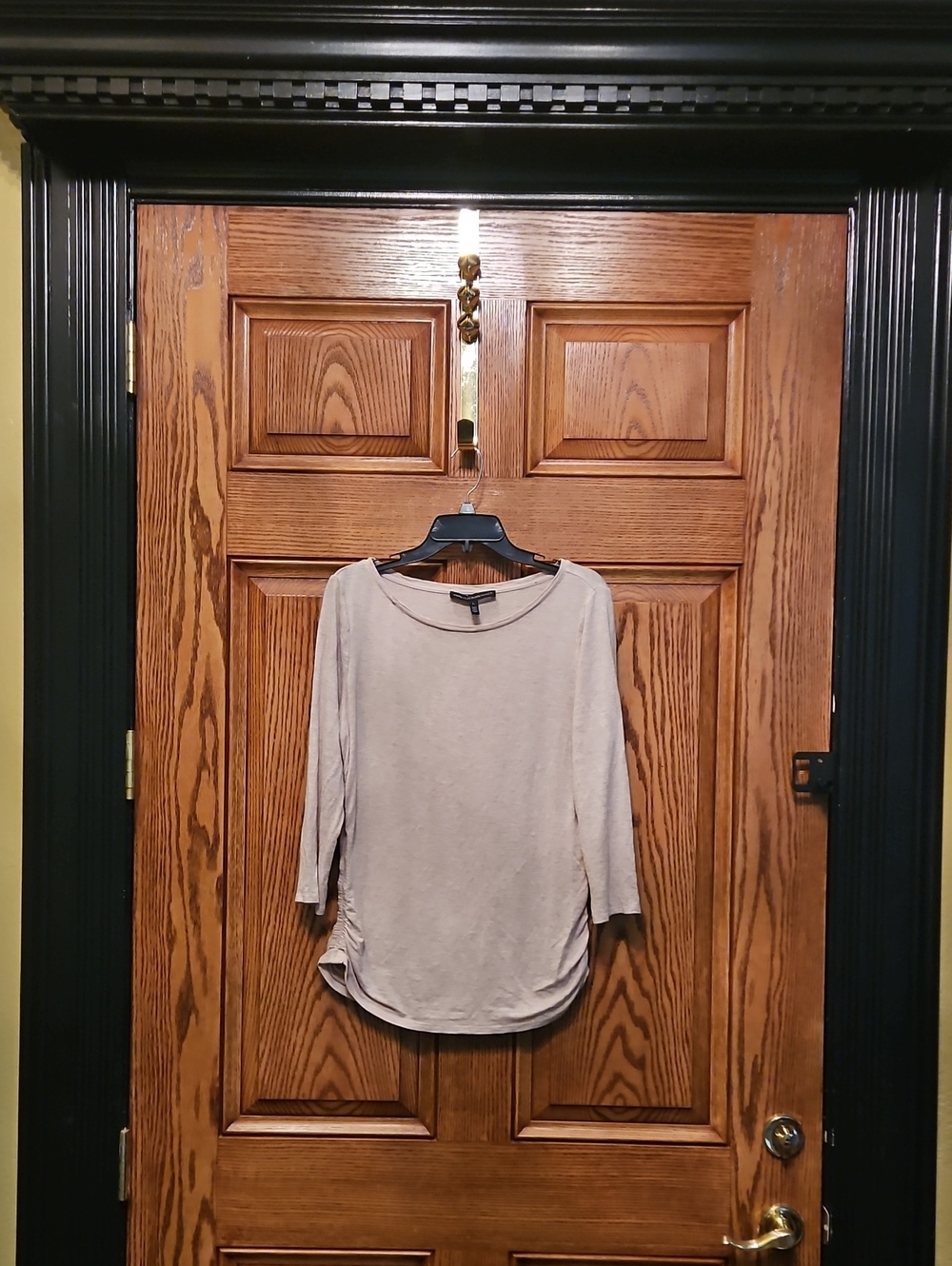 White House Black Market Taupe 3/4 Sleeve Rounded Hem Top